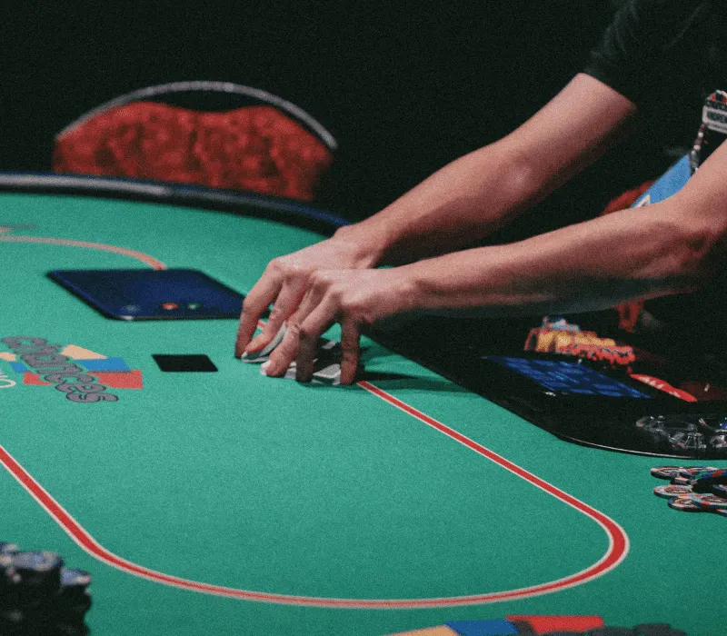 Strategic 667Luck user evaluating moves at a digital card table