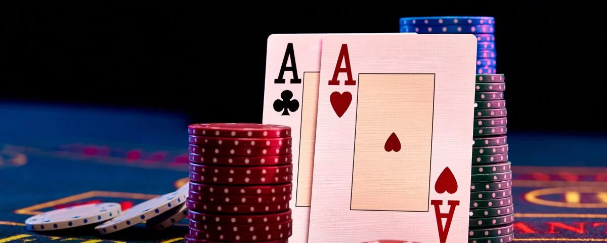 Brazilian fan engaging with a live roulette dealer through the 667Luck mobile client